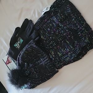 NWT Hat Gloves and Scarf Set